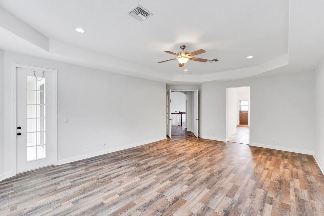 En Venta: $1,175,000 (5 camas, 4 baños, 3694 Pies cuadrados)