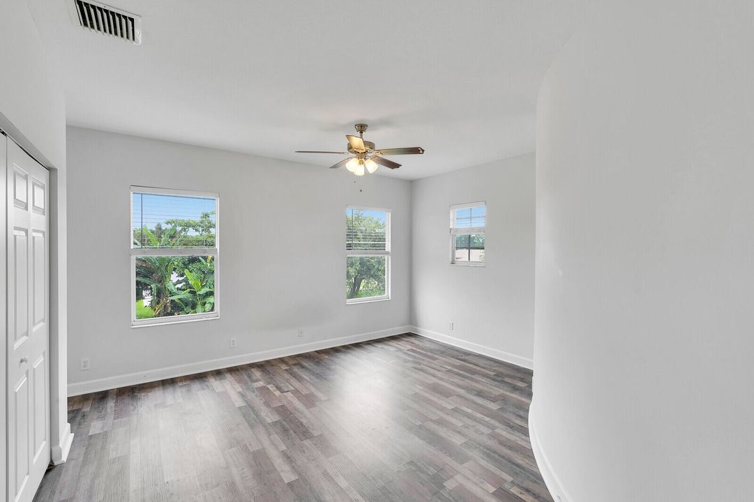 En Venta: $1,175,000 (5 camas, 4 baños, 3694 Pies cuadrados)