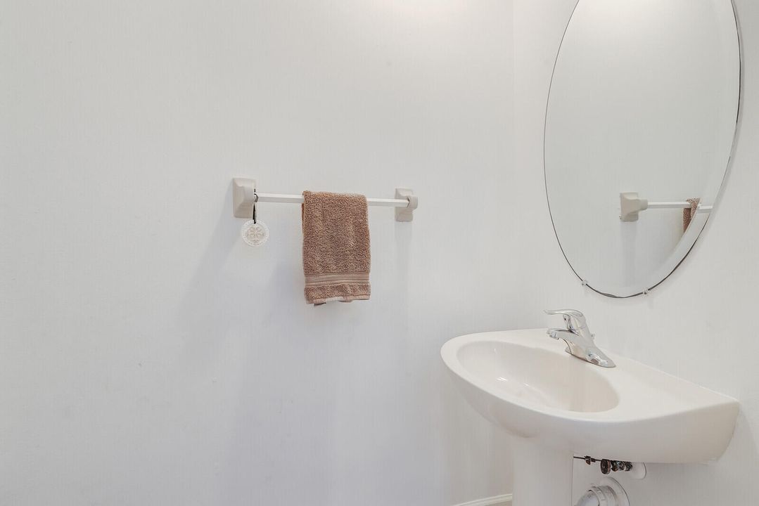 En Venta: $1,175,000 (5 camas, 4 baños, 3694 Pies cuadrados)