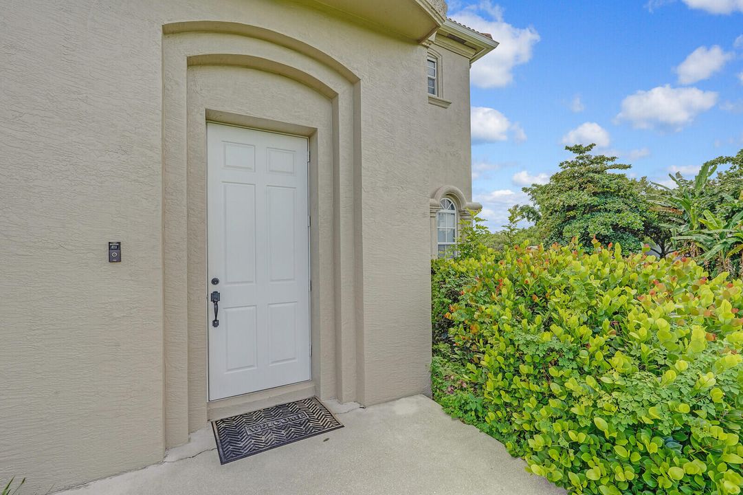 En Venta: $1,175,000 (5 camas, 4 baños, 3694 Pies cuadrados)