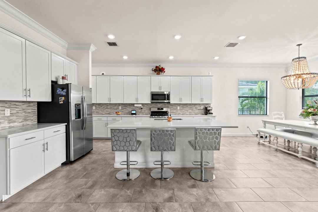 待售: $899,500 (4 贝兹, 4 浴室, 3600 平方英尺)