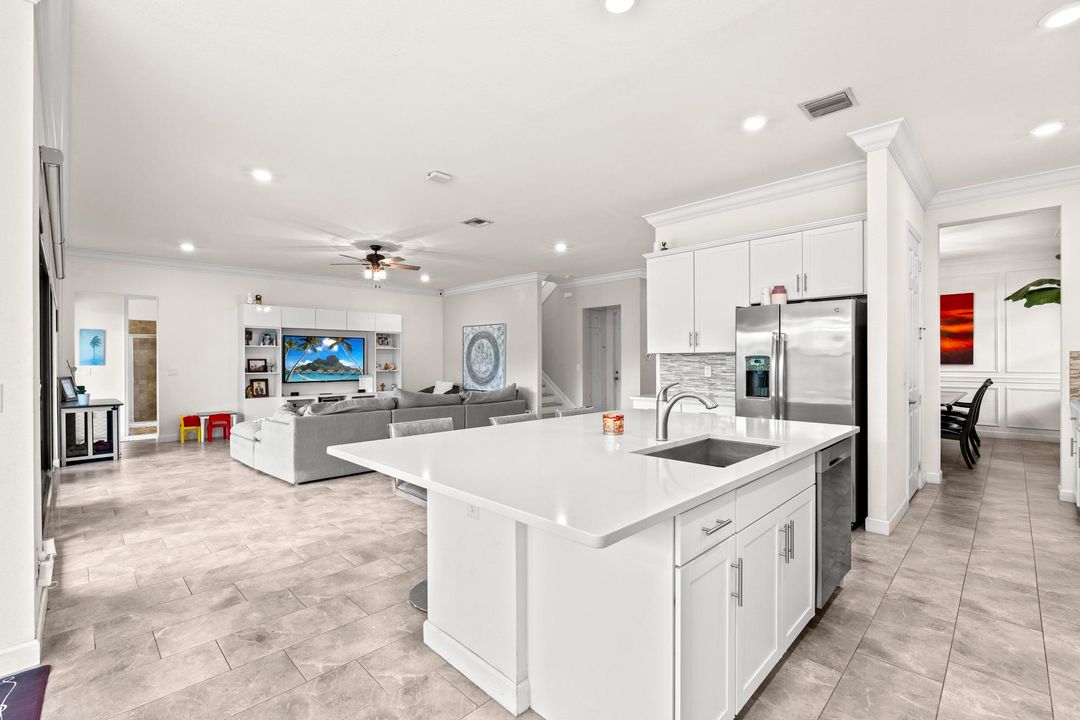 待售: $899,500 (4 贝兹, 4 浴室, 3600 平方英尺)