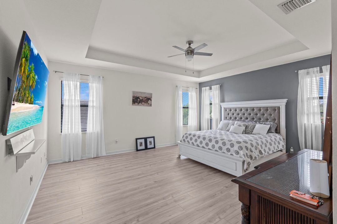 待售: $899,500 (4 贝兹, 4 浴室, 3600 平方英尺)