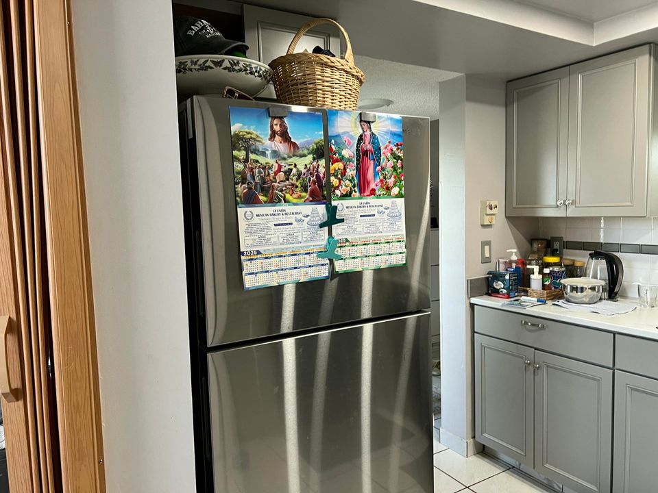 Active With Contract: $1,700 (2 beds, 2 baths, 1000 Square Feet)