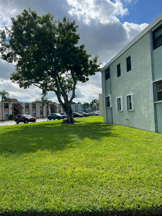 Active With Contract: $1,700 (2 beds, 2 baths, 1000 Square Feet)