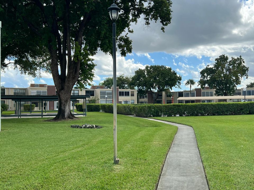 Active With Contract: $1,700 (2 beds, 2 baths, 1000 Square Feet)