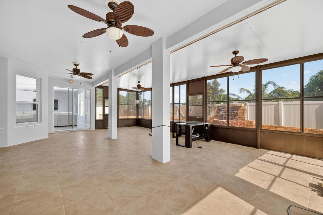 Под контрактом: $570,000 (5 спален, 3 ванн, 2889 Квадратных фут)