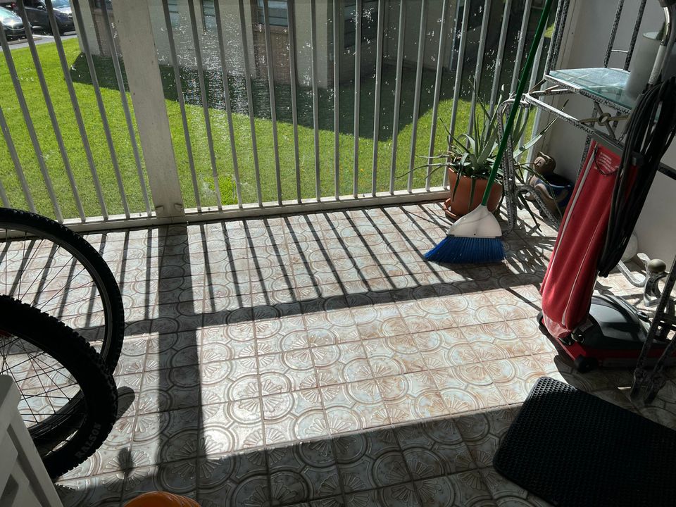 Active With Contract: $1,700 (2 beds, 2 baths, 1000 Square Feet)