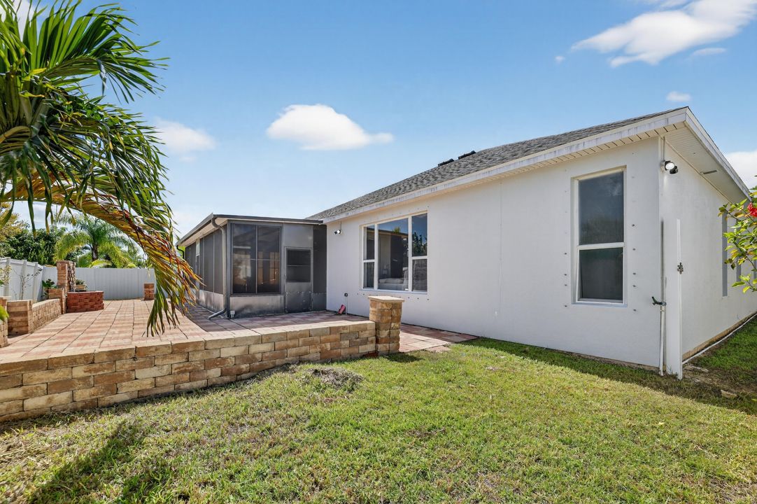 Под контрактом: $570,000 (5 спален, 3 ванн, 2889 Квадратных фут)