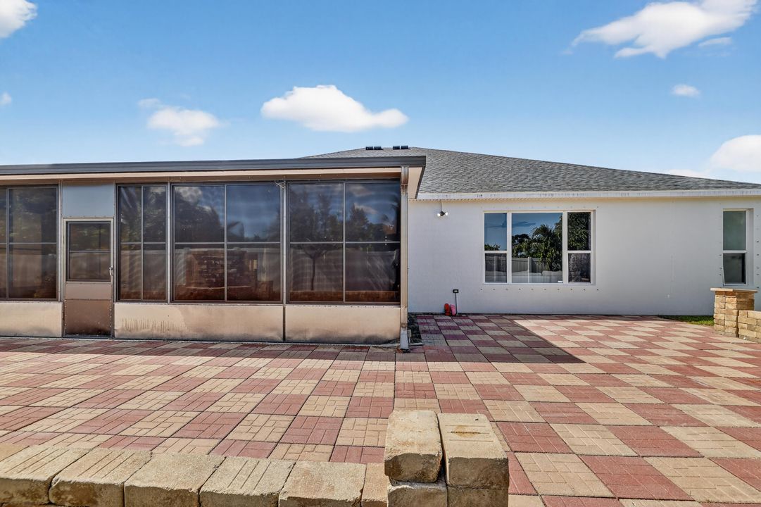 Под контрактом: $570,000 (5 спален, 3 ванн, 2889 Квадратных фут)