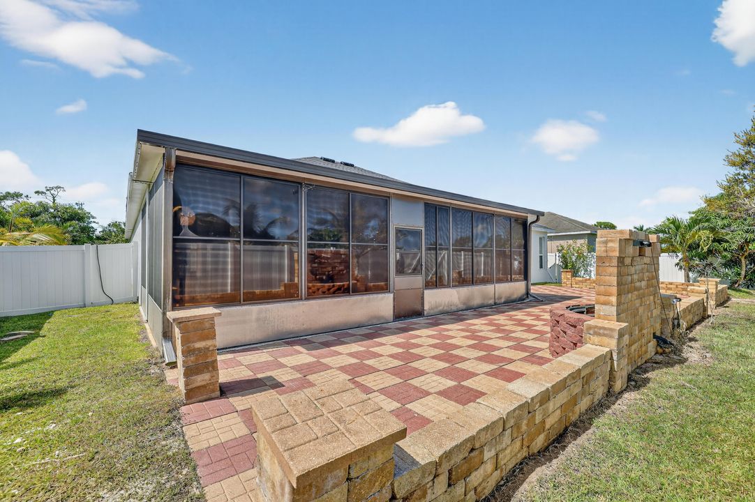 Под контрактом: $570,000 (5 спален, 3 ванн, 2889 Квадратных фут)