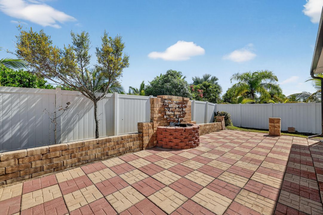 Под контрактом: $570,000 (5 спален, 3 ванн, 2889 Квадратных фут)