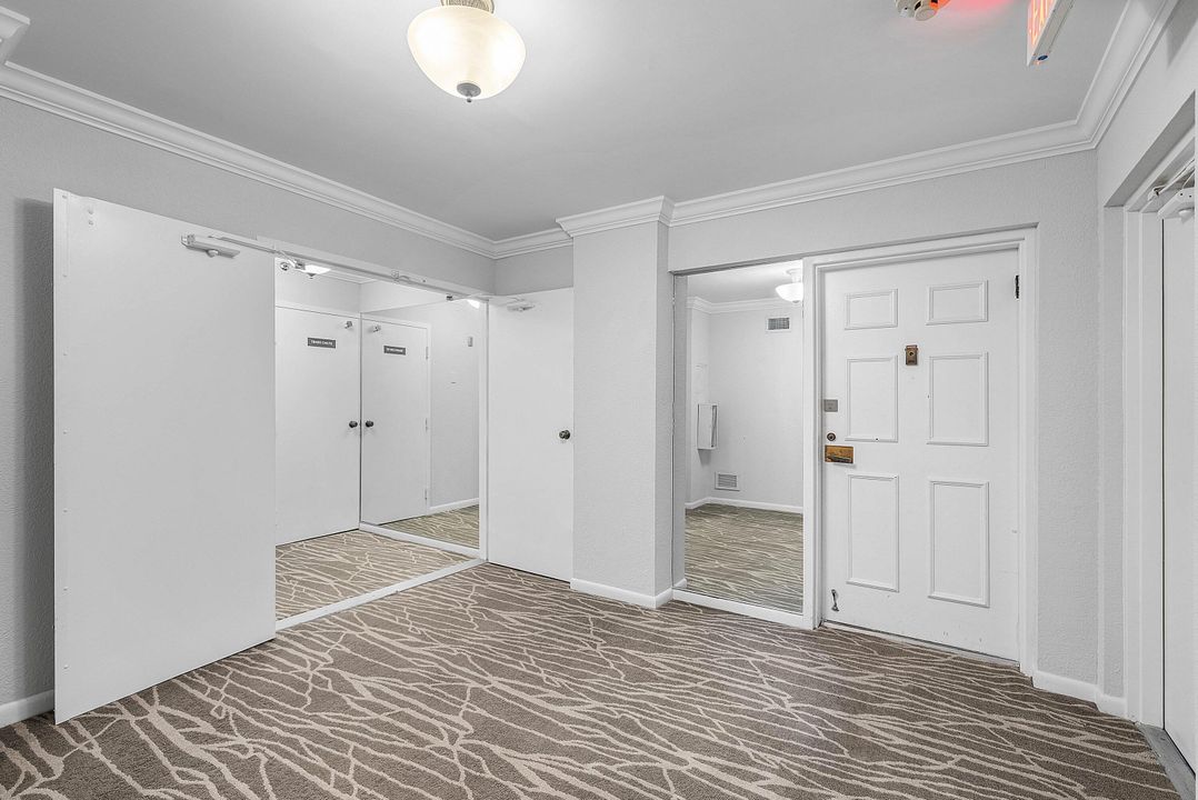 合同活跃: $399,900 (2 贝兹, 2 浴室, 1796 平方英尺)