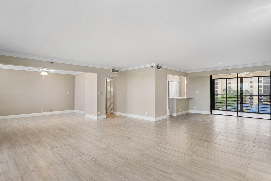 合同活跃: $399,900 (2 贝兹, 2 浴室, 1796 平方英尺)