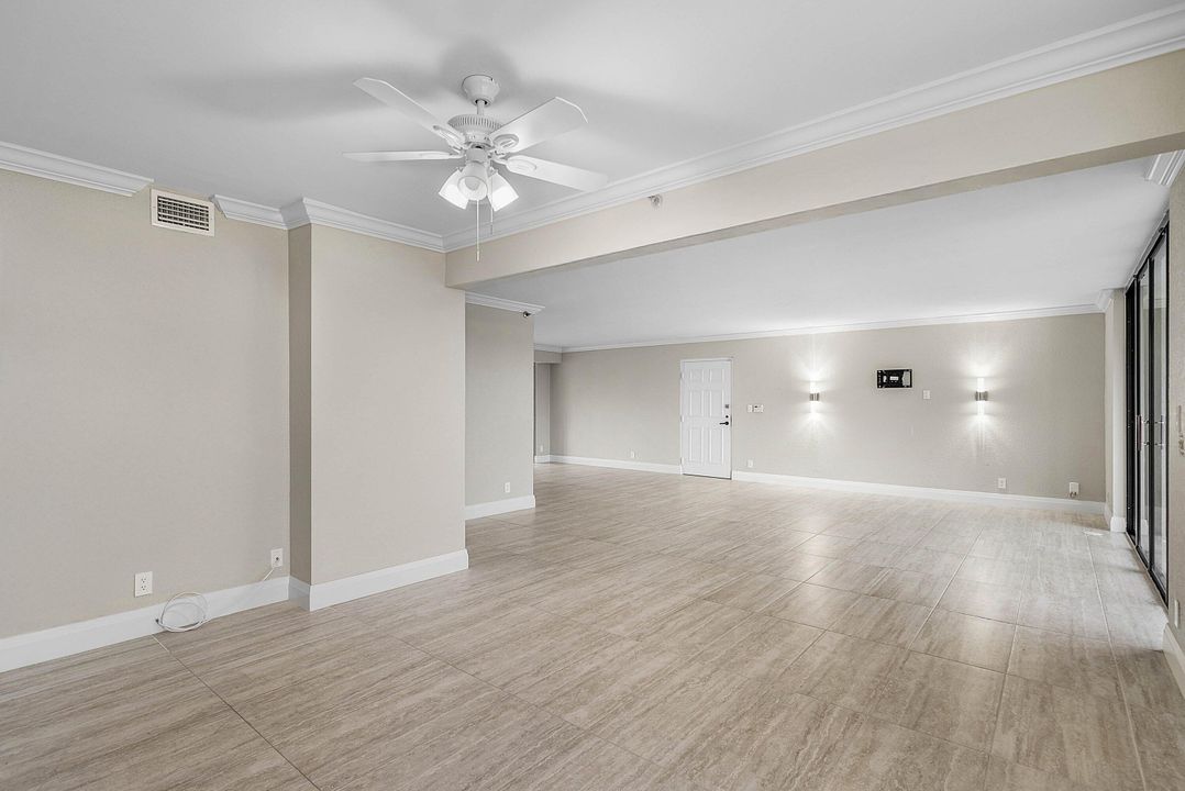 合同活跃: $399,900 (2 贝兹, 2 浴室, 1796 平方英尺)