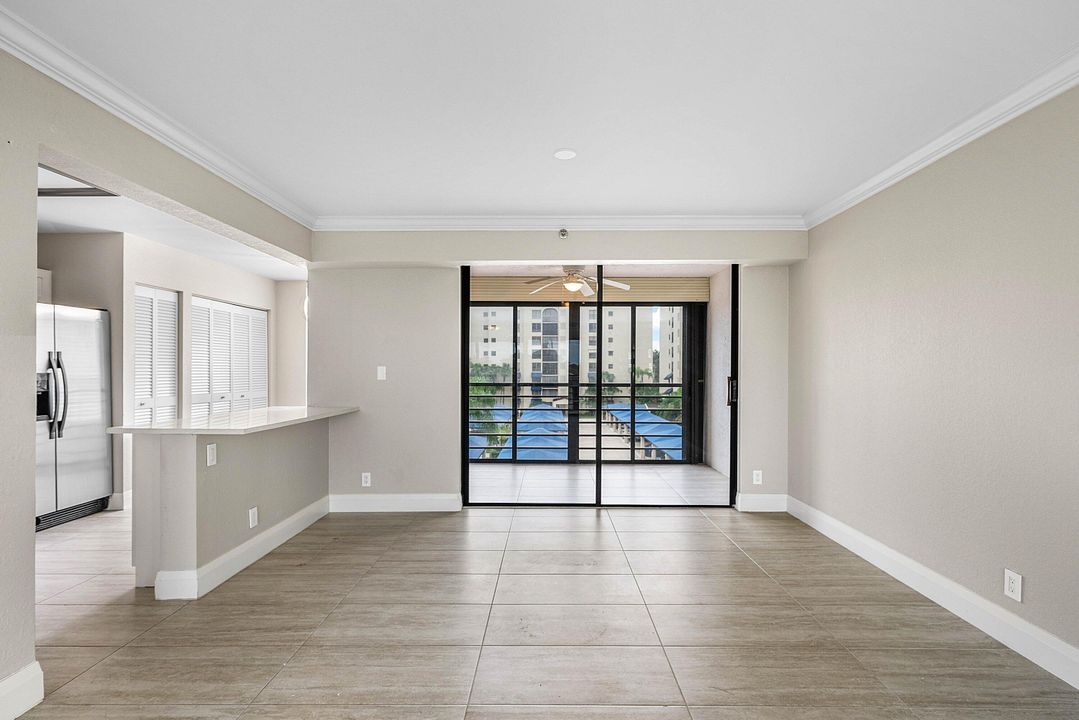 合同活跃: $399,900 (2 贝兹, 2 浴室, 1796 平方英尺)