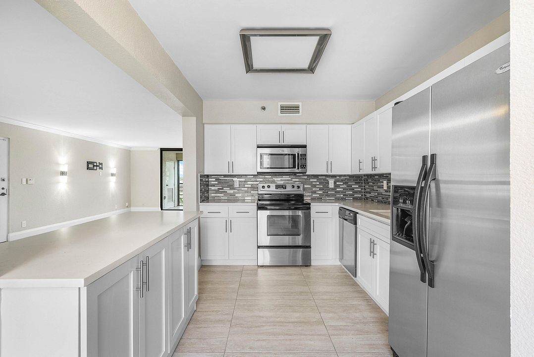 合同活跃: $399,900 (2 贝兹, 2 浴室, 1796 平方英尺)