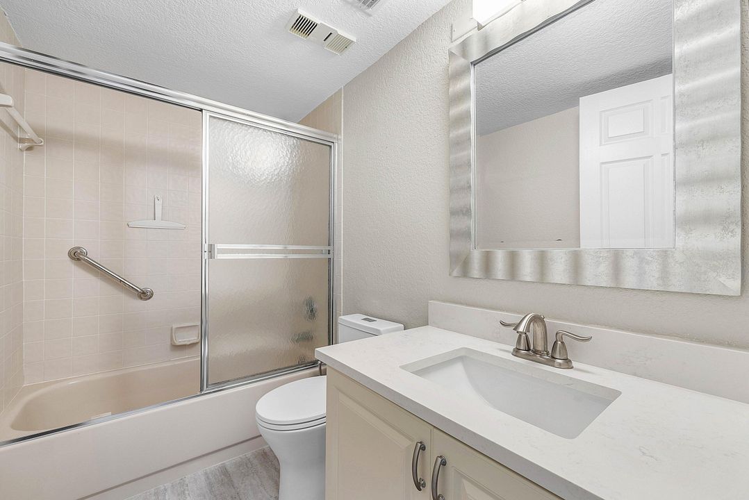 合同活跃: $399,900 (2 贝兹, 2 浴室, 1796 平方英尺)