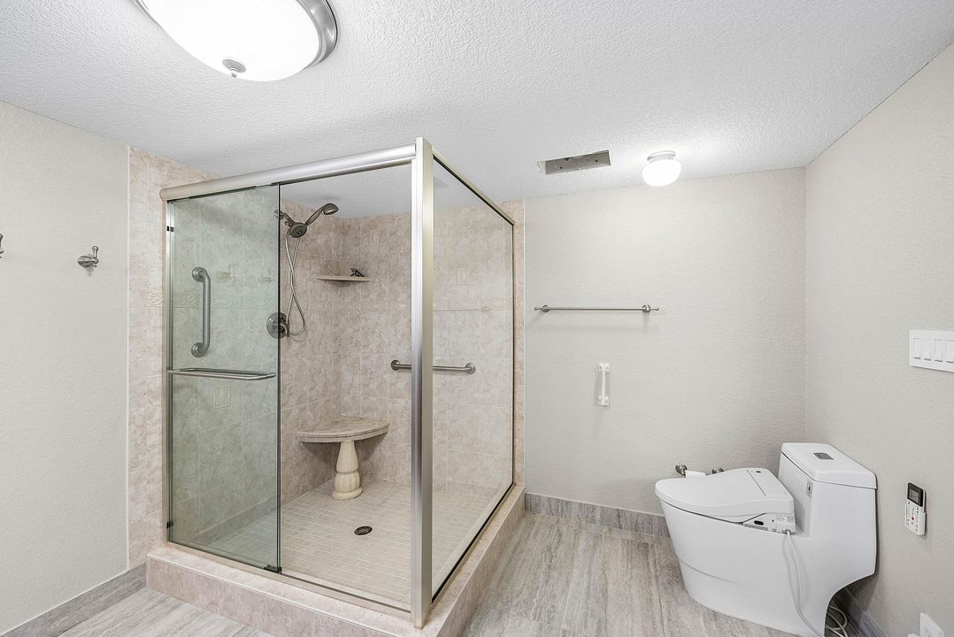 合同活跃: $399,900 (2 贝兹, 2 浴室, 1796 平方英尺)