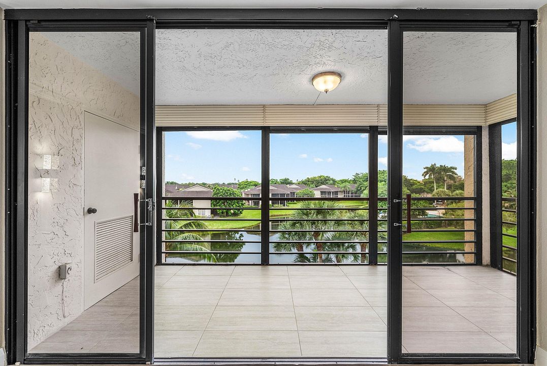 合同活跃: $399,900 (2 贝兹, 2 浴室, 1796 平方英尺)