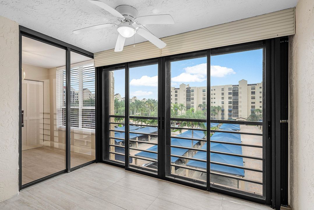 合同活跃: $399,900 (2 贝兹, 2 浴室, 1796 平方英尺)