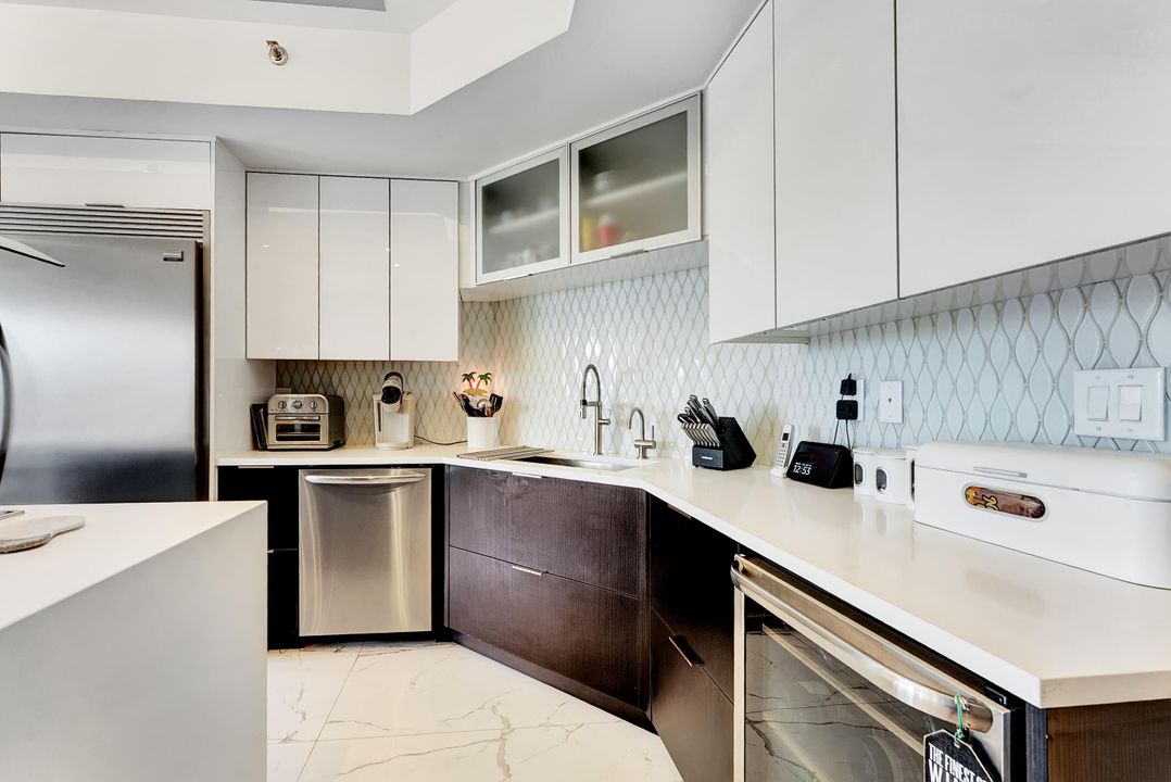 Activo con contrato: $800,000 (3 camas, 2 baños, 2519 Pies cuadrados)