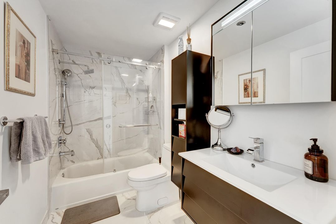 Activo con contrato: $800,000 (3 camas, 2 baños, 2519 Pies cuadrados)