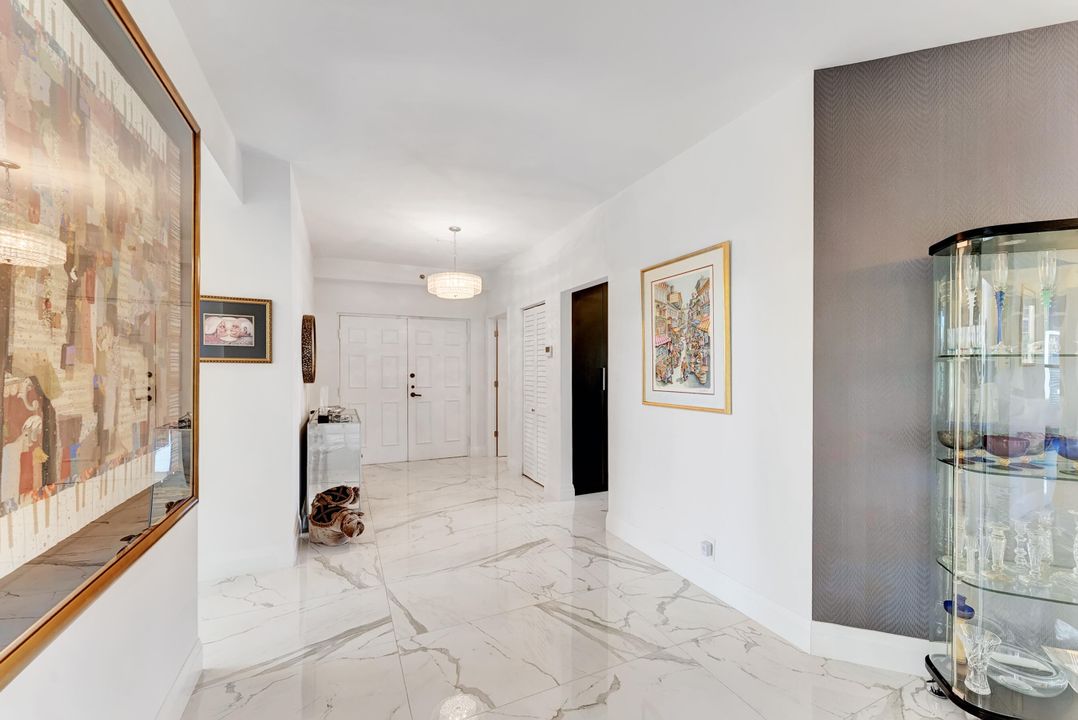 Activo con contrato: $800,000 (3 camas, 2 baños, 2519 Pies cuadrados)