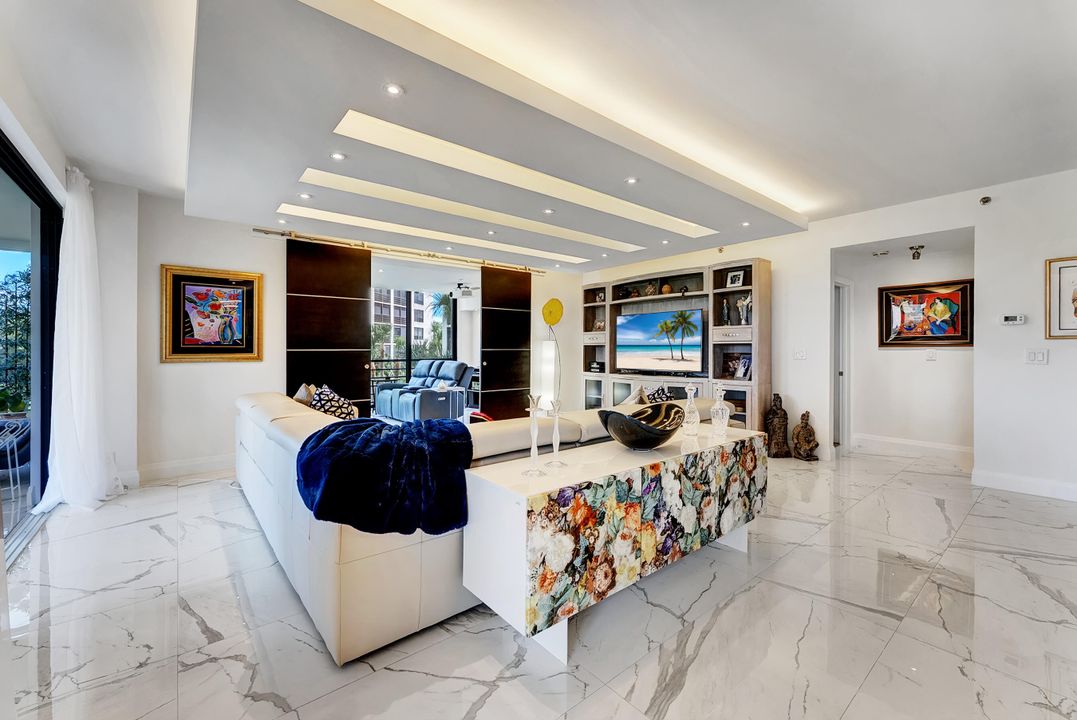 Activo con contrato: $800,000 (3 camas, 2 baños, 2519 Pies cuadrados)