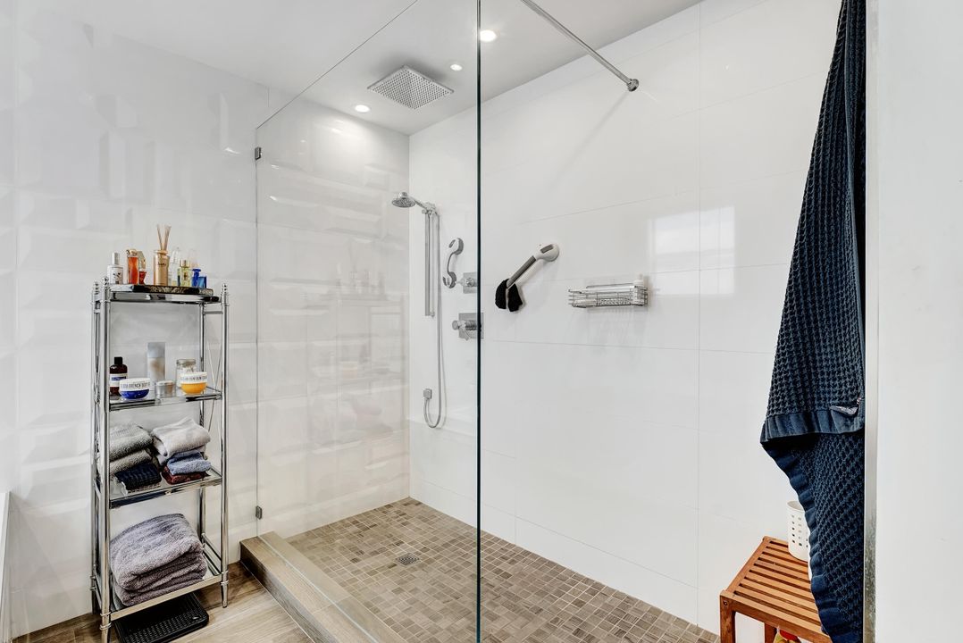 Activo con contrato: $800,000 (3 camas, 2 baños, 2519 Pies cuadrados)