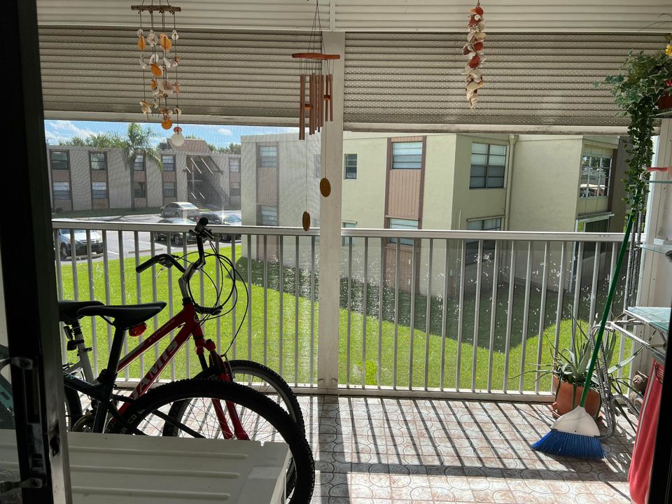 Active With Contract: $1,700 (2 beds, 2 baths, 1000 Square Feet)