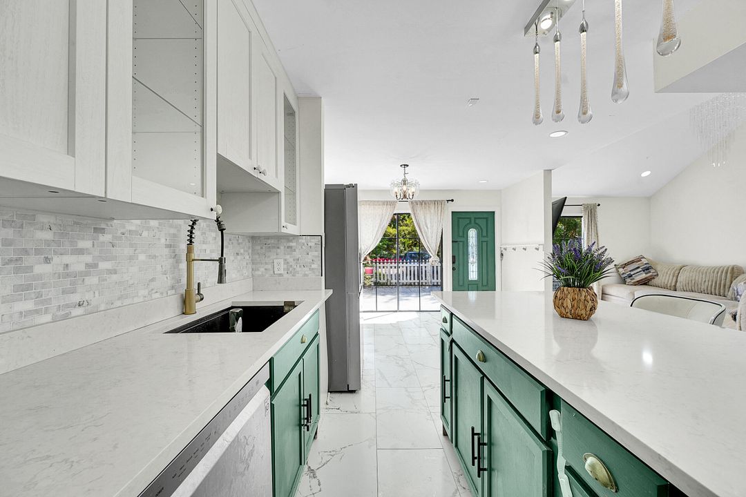 En Renta: $2,950 (3 camas, 2 baños, 1279 Pies cuadrados)