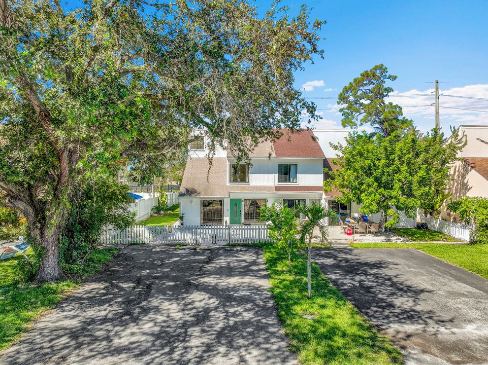 En Renta: $2,950 (3 camas, 2 baños, 1279 Pies cuadrados)