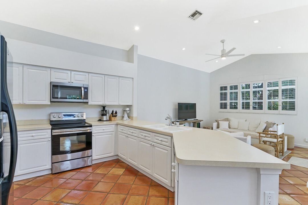 For Rent: $15,000 (3 beds, 2 baths, 2177 Square Feet)