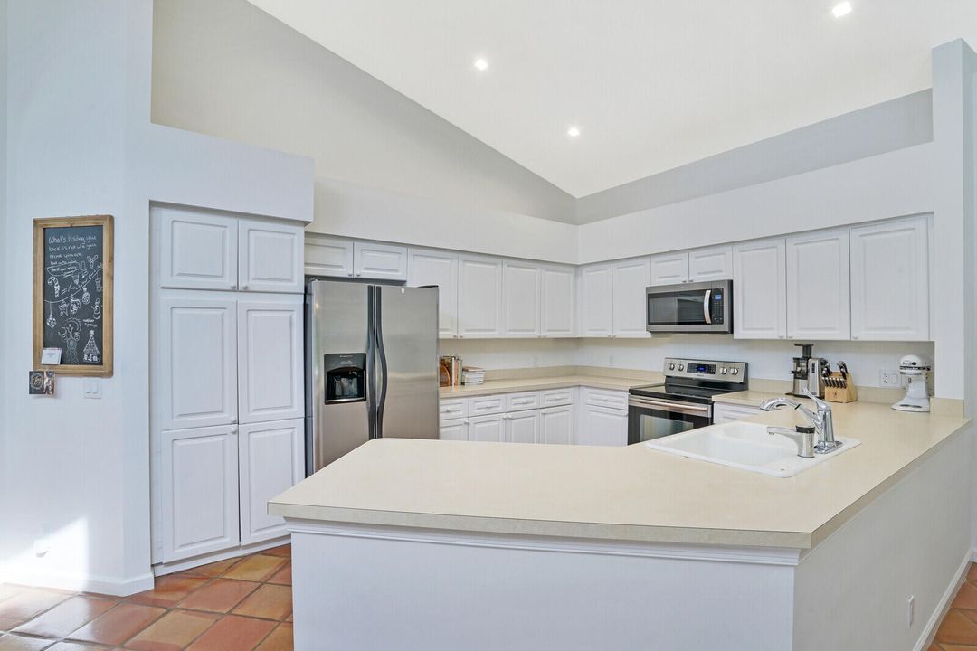 For Rent: $15,000 (3 beds, 2 baths, 2177 Square Feet)