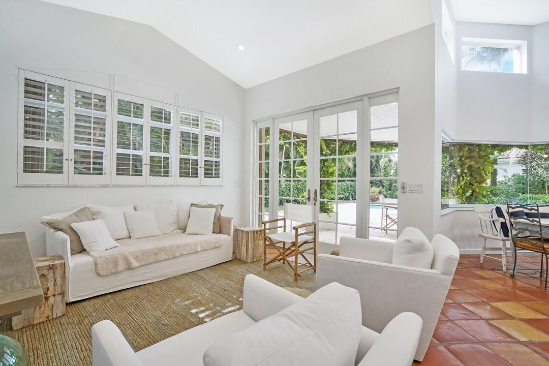 For Rent: $15,000 (3 beds, 2 baths, 2177 Square Feet)