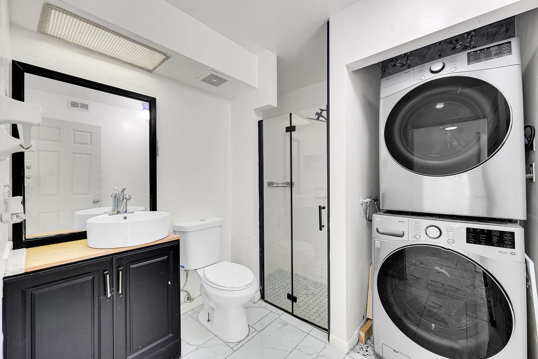 For Sale: $389,500 (3 beds, 2 baths, 1279 Square Feet)