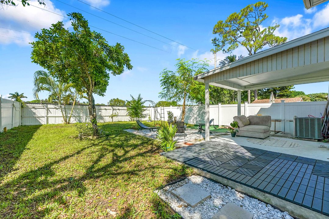 For Sale: $389,500 (3 beds, 2 baths, 1279 Square Feet)