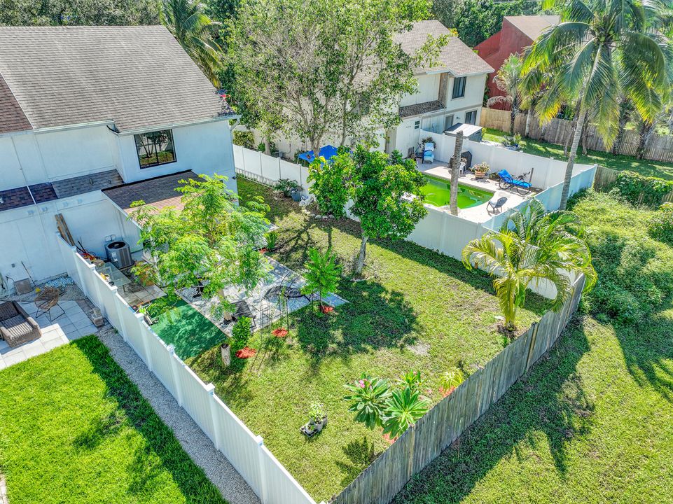 For Sale: $389,500 (3 beds, 2 baths, 1279 Square Feet)