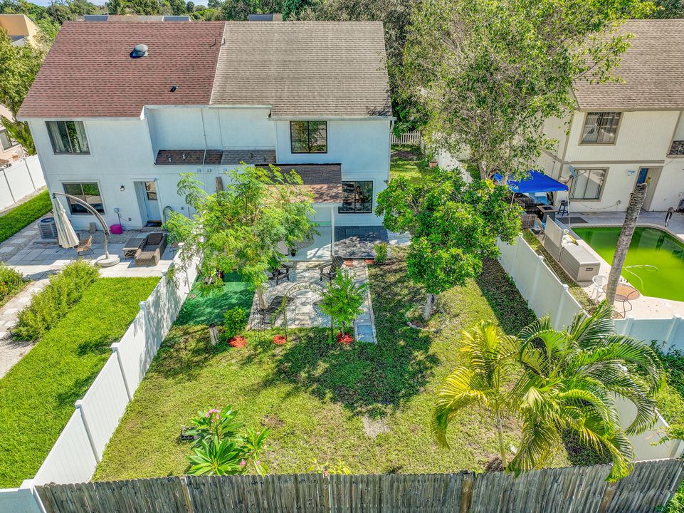 For Sale: $389,500 (3 beds, 2 baths, 1279 Square Feet)