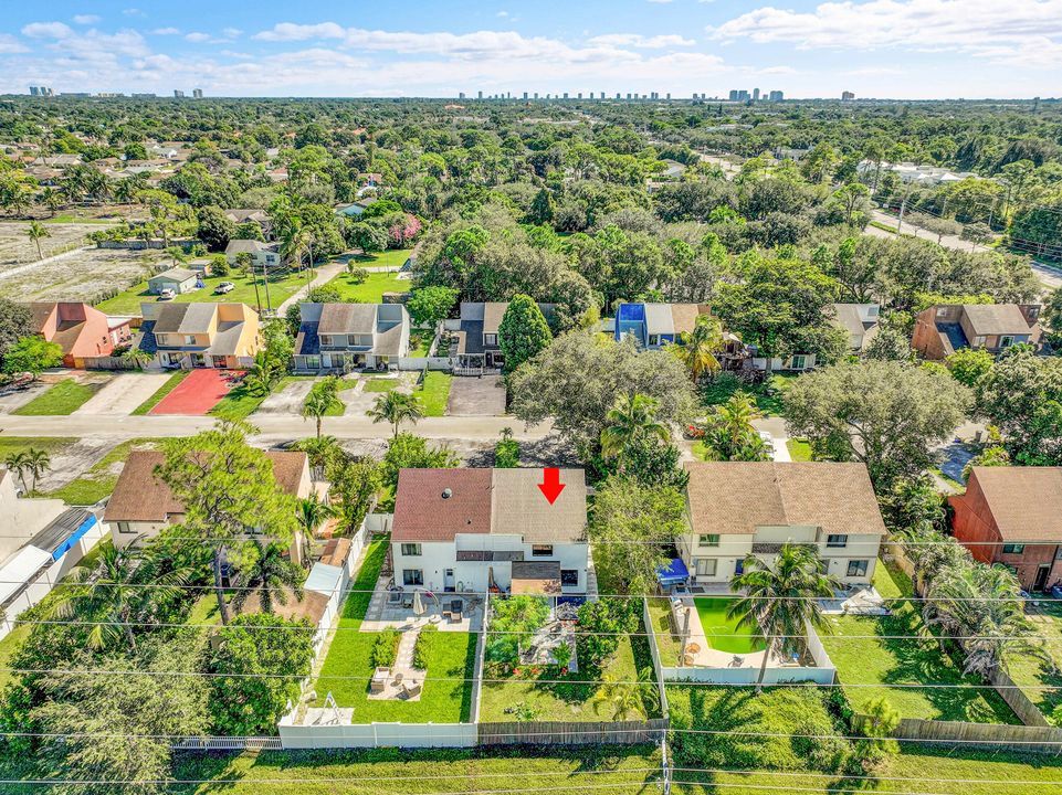 For Sale: $389,500 (3 beds, 2 baths, 1279 Square Feet)