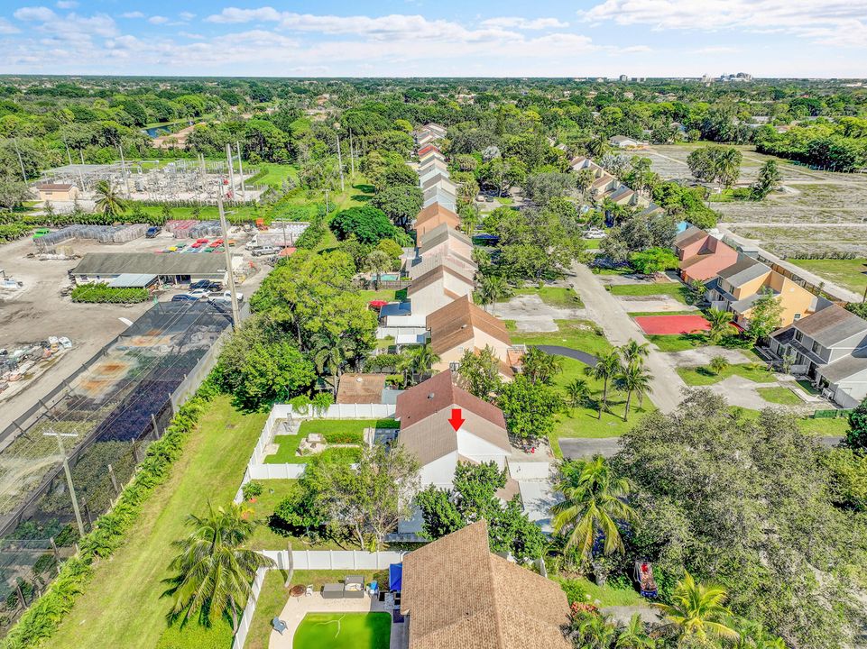 For Sale: $389,500 (3 beds, 2 baths, 1279 Square Feet)