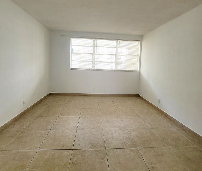 For Rent: $1,650 (1 beds, 1 baths, 648 Square Feet)