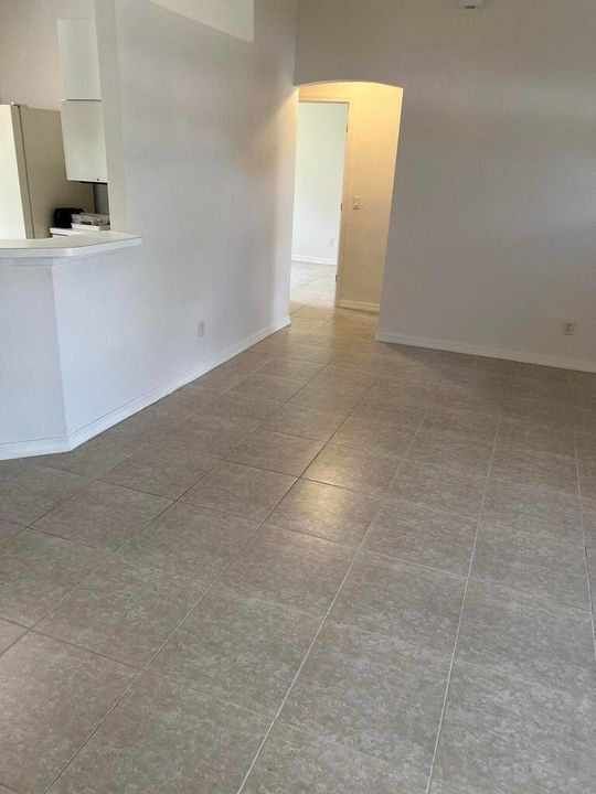 В аренду: $1,900 (3 спален, 2 ванн, 1212 Квадратных фут)