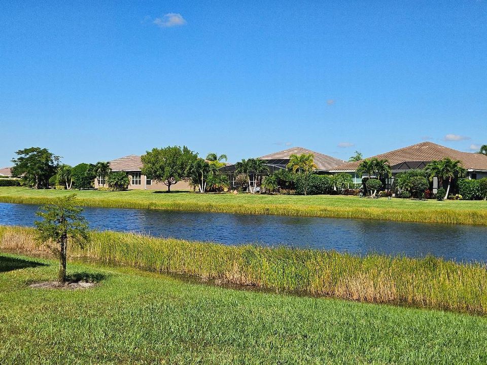 Active With Contract: $2,700 (2 beds, 2 baths, 1689 Square Feet)