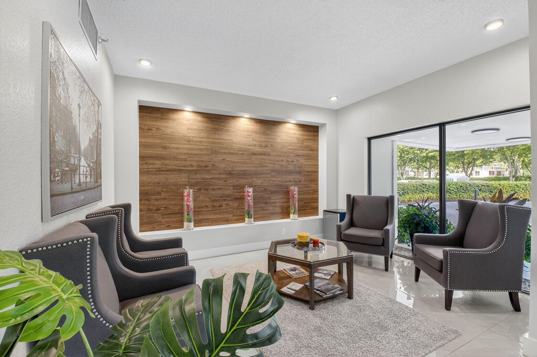 合同活跃: $4,200 (2 贝兹, 2 浴室, 1054 平方英尺)