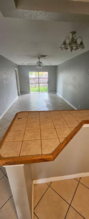 For Rent: $1,800 (2 beds, 2 baths, 1022 Square Feet)