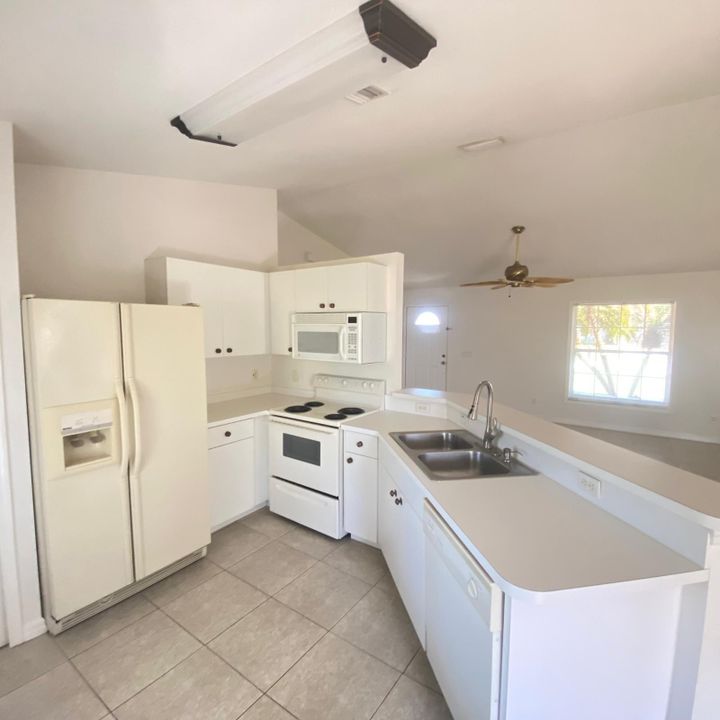 В аренду: $1,900 (3 спален, 2 ванн, 1212 Квадратных фут)