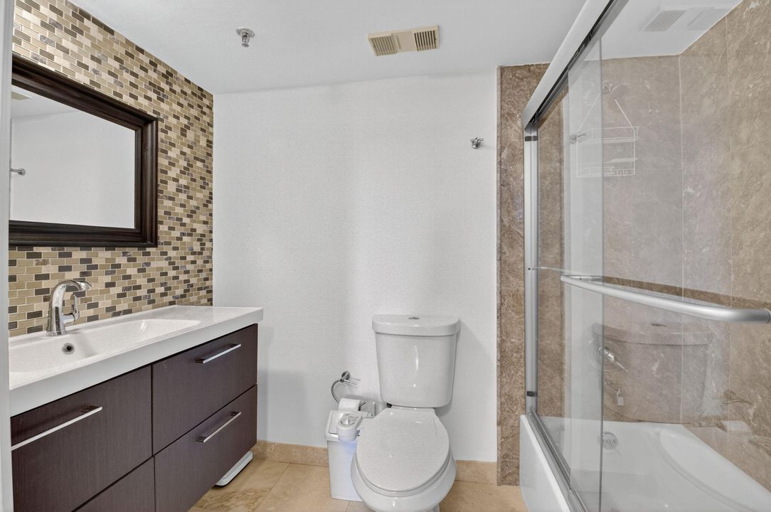 合同活跃: $4,200 (2 贝兹, 2 浴室, 1054 平方英尺)