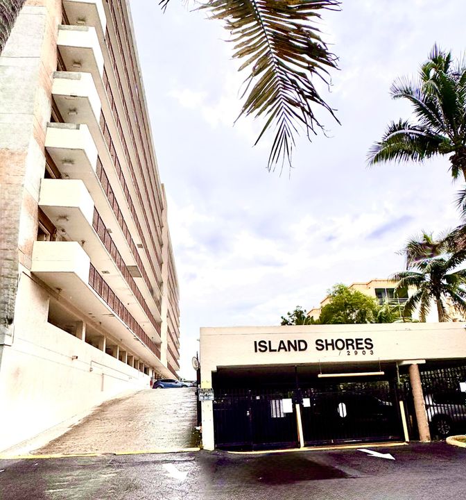 For Sale: $199,000 (1 beds, 1 baths, 675 Square Feet)